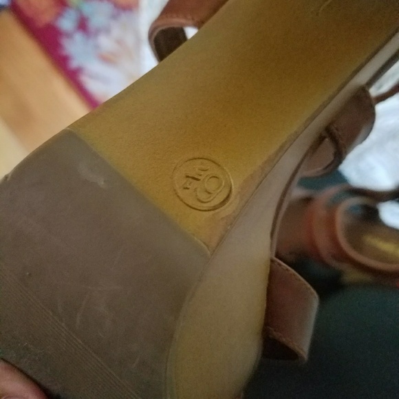 Adorable Platform Sandals 6.5 - Picture 3 of 3