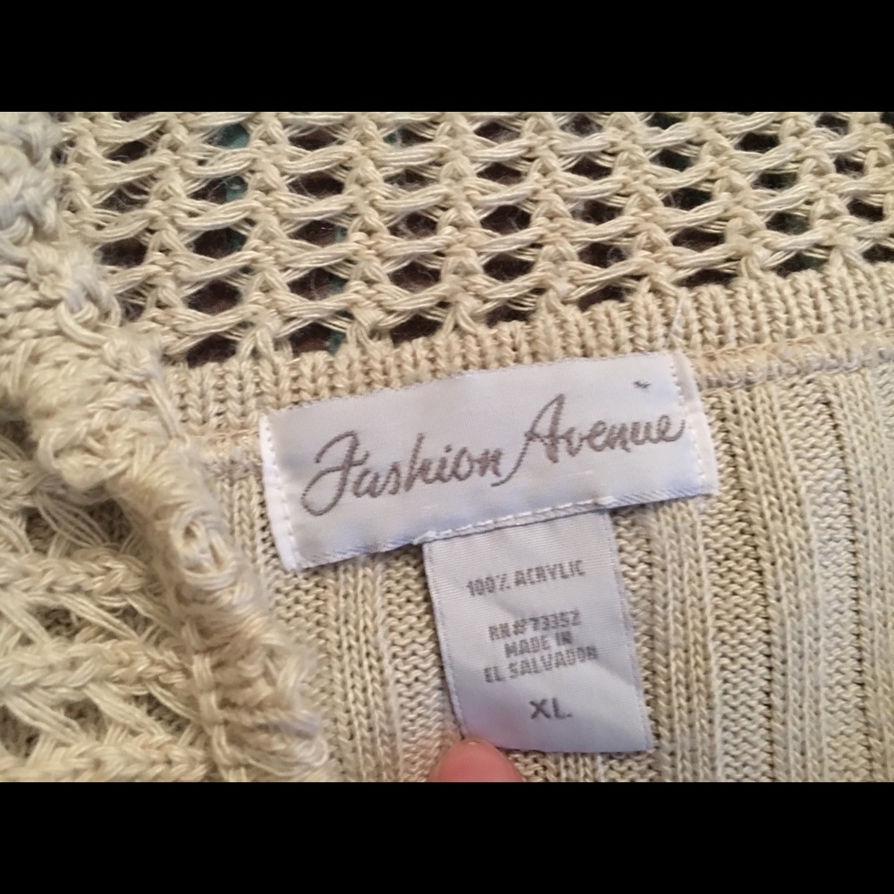 Cardigan 🌼 - Picture 2 of 3