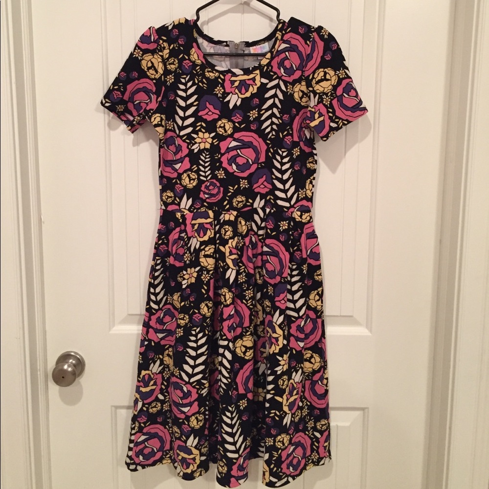 LuLaRoe Amelia Dress size M,AMAZING-ROSES