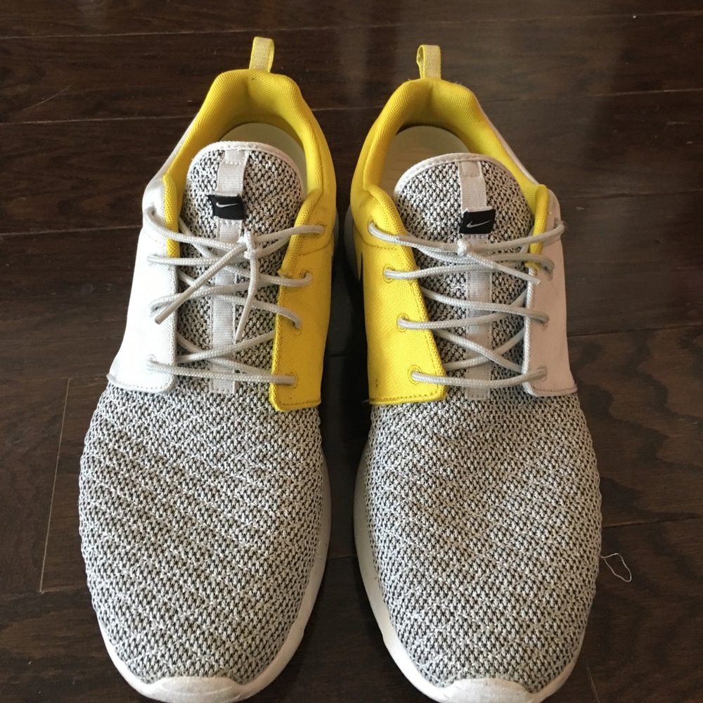 Nike Roshe run size 12