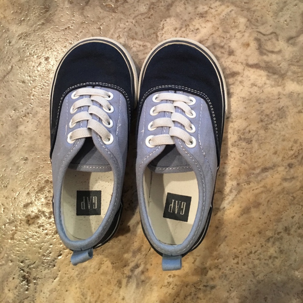 Gap boys size 8 loafer sneakers.