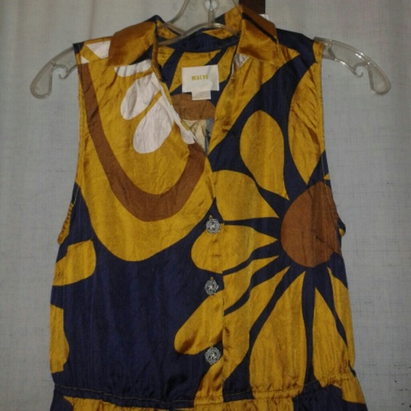 BOLD STATEMENT DRESS - Picture 2 of 4