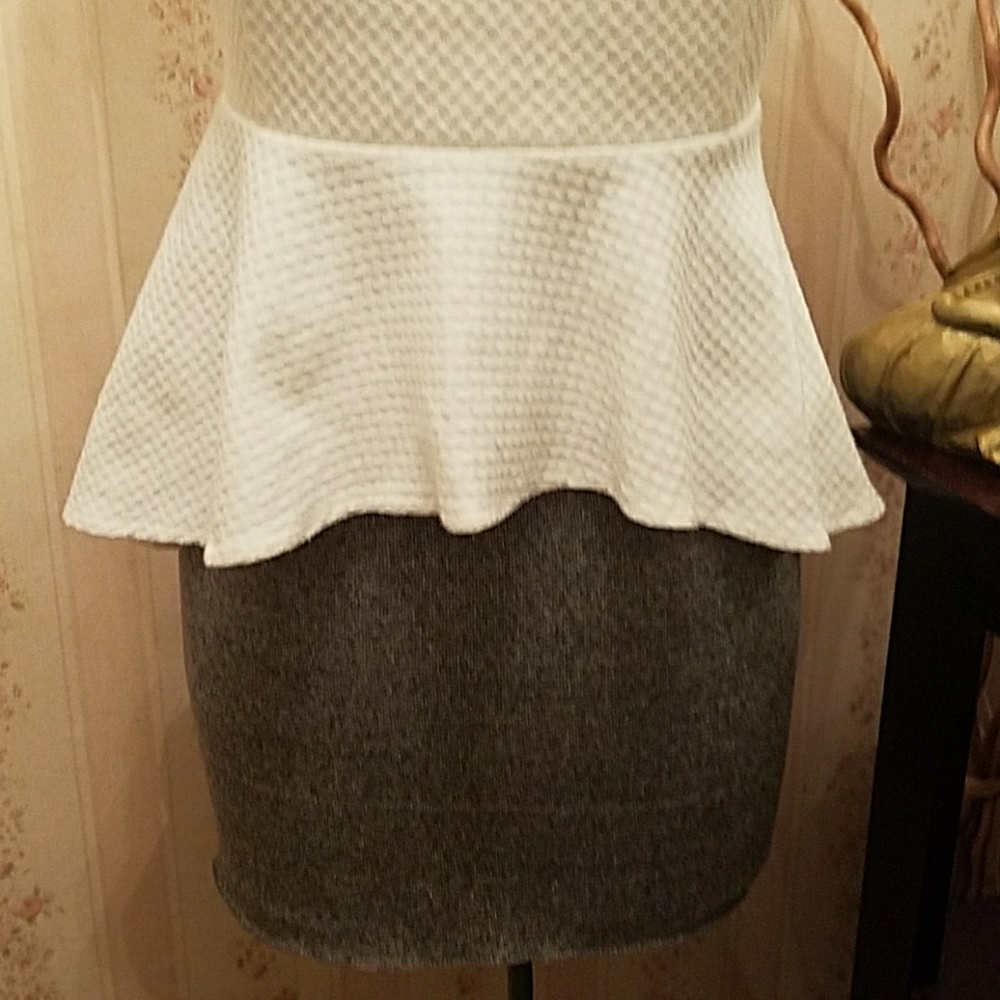 BACKSTAGE BACKLESS PAPLUM TOP - Picture 3 of 6