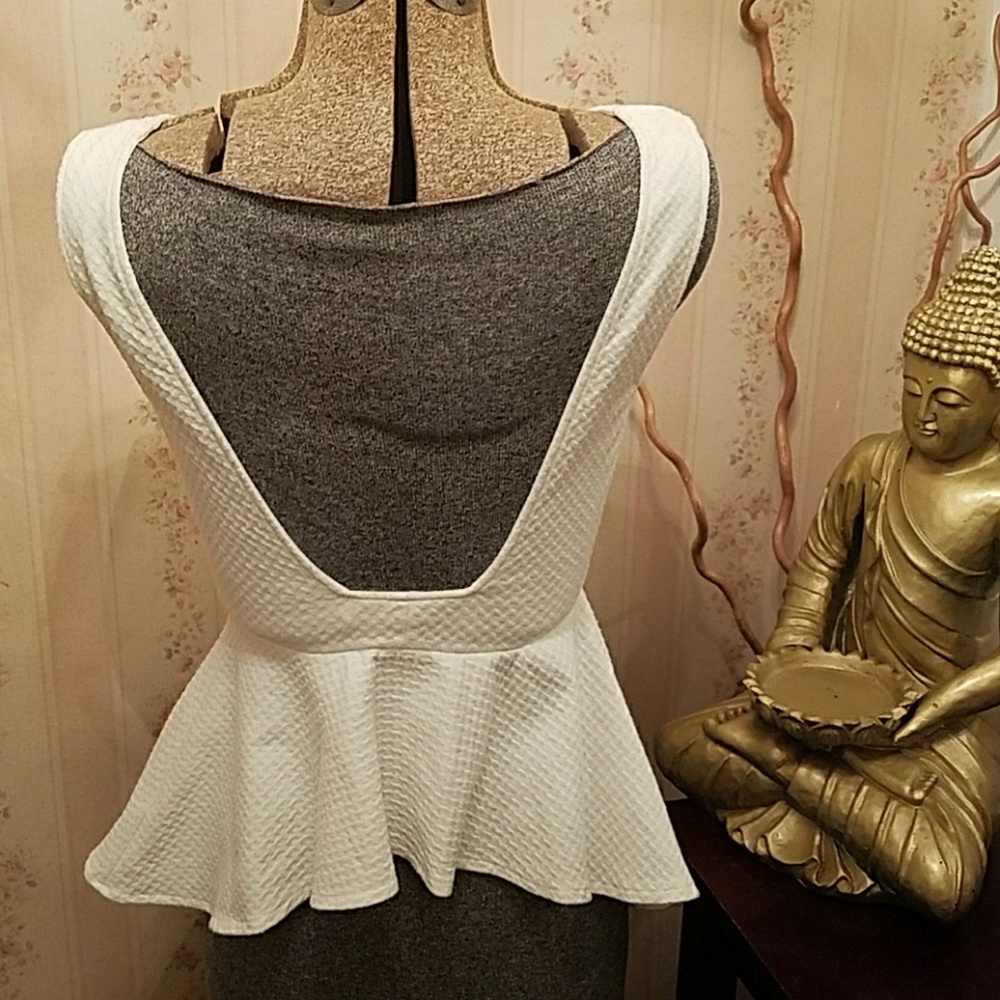 BACKSTAGE BACKLESS PAPLUM TOP - Picture 4 of 6
