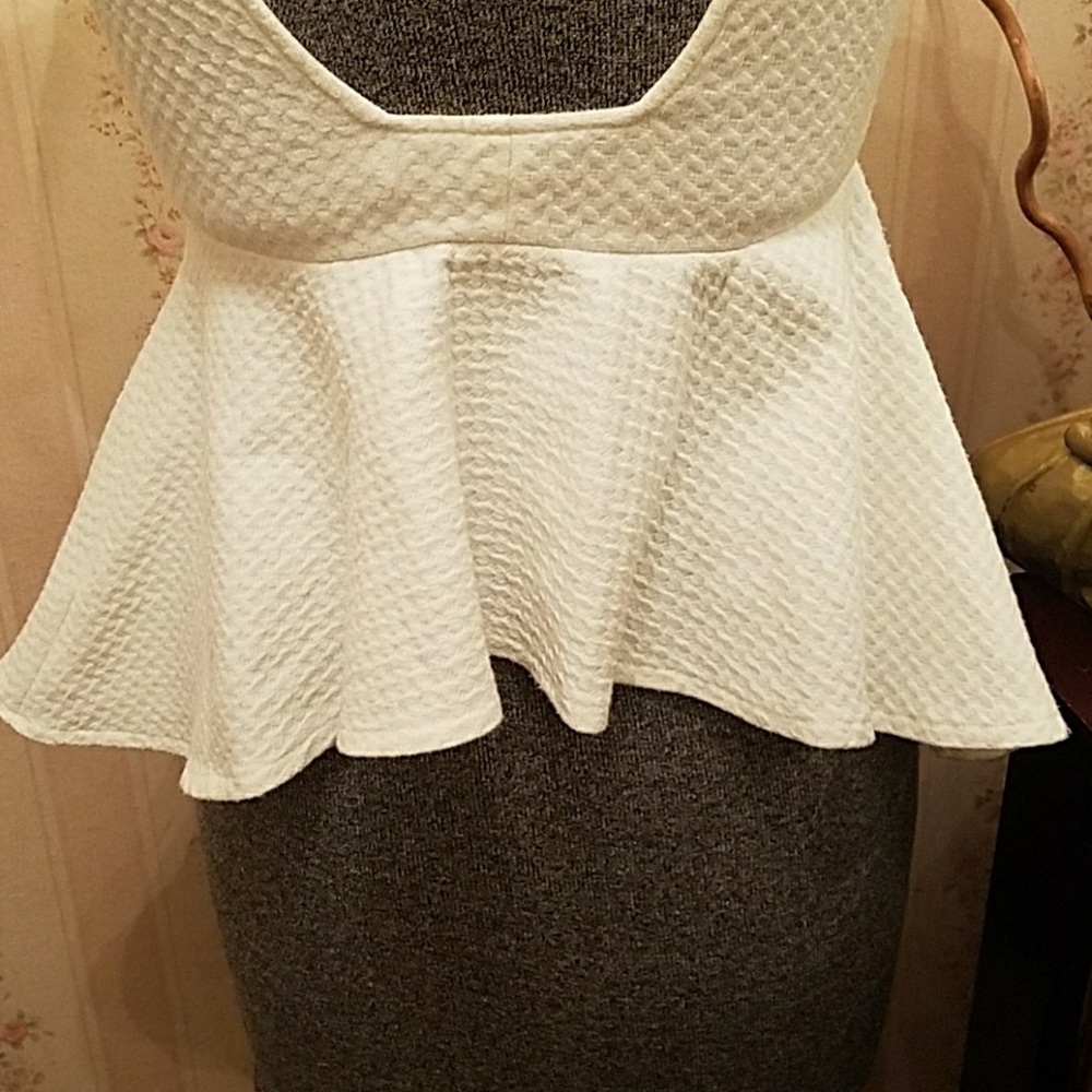 BACKSTAGE BACKLESS PAPLUM TOP - Picture 6 of 6