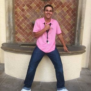 Meet your Posher, Derrick