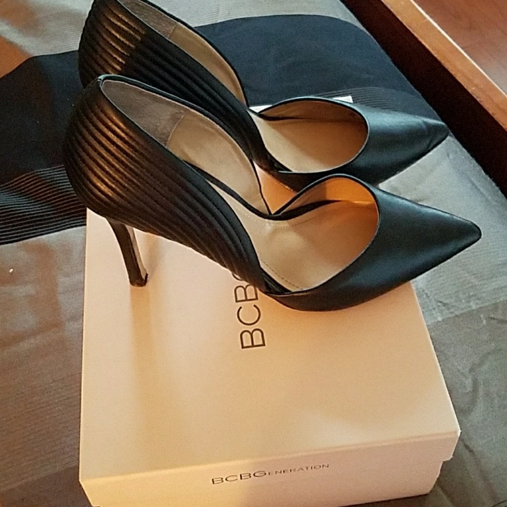 Beautiful shoes - Picture 2 of 3