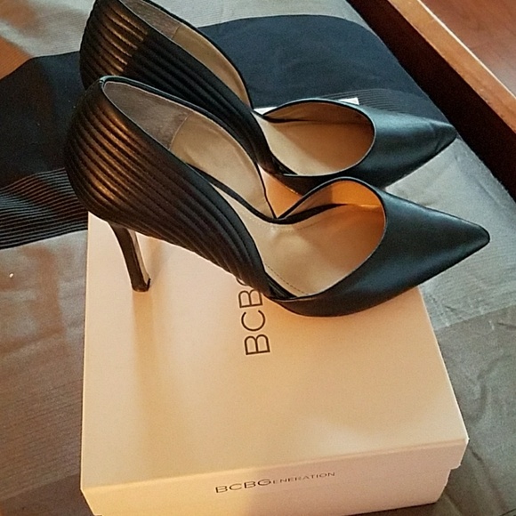 Beautiful shoes - Picture 2 of 3