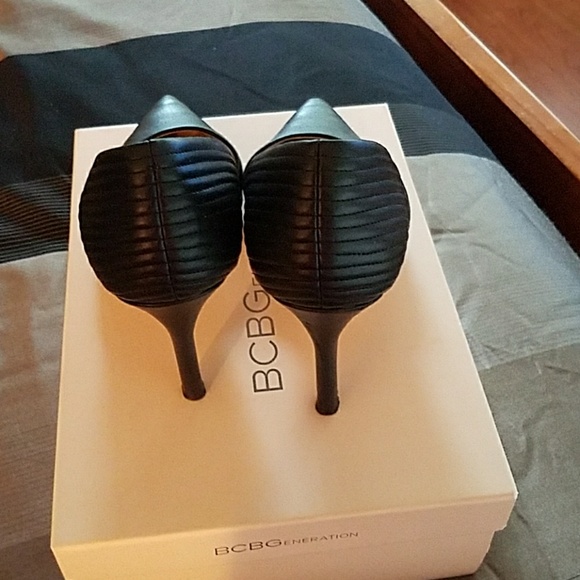 Beautiful shoes - Picture 3 of 3