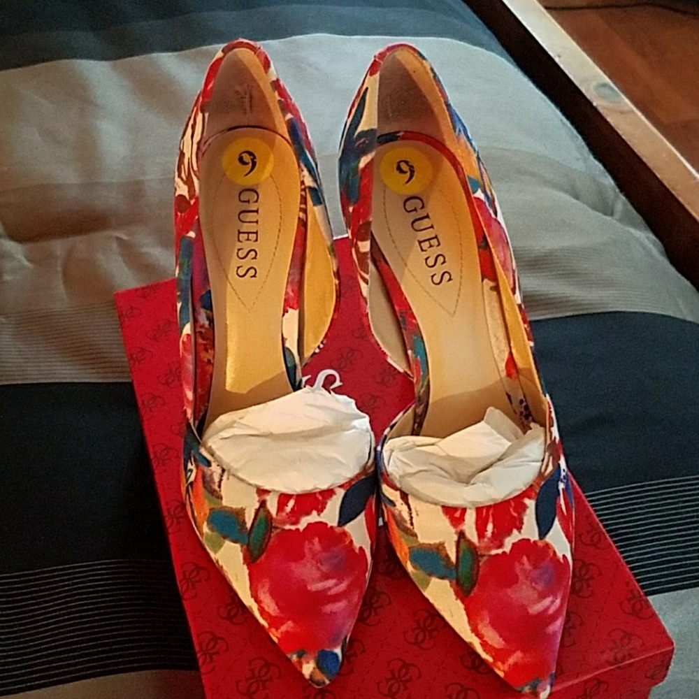 Multi color shoe