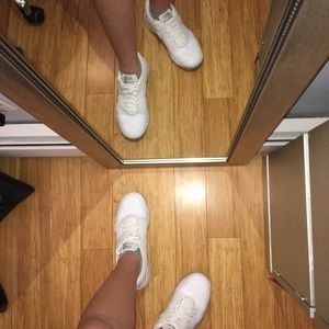 NIKE White tennis shoes