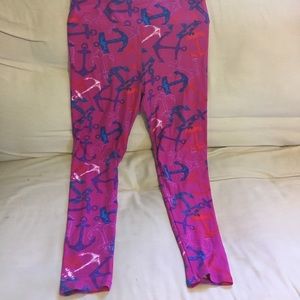 Talk and Curvy anchor Lularoe leggings