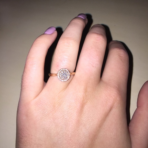 Rose gold engagement ring with 28 diamonds! - Picture 3 of 3
