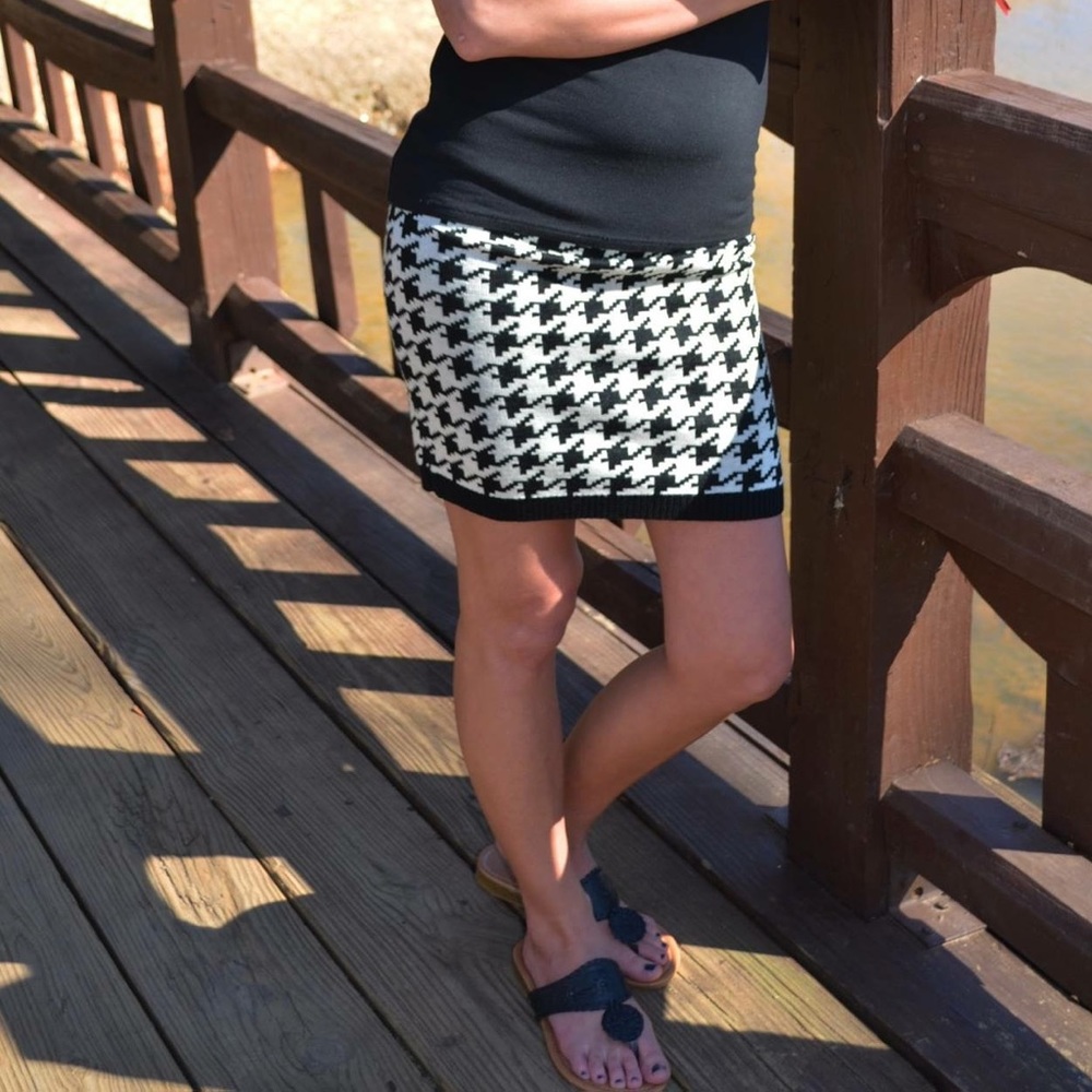 Houndstooth Mini Skirt - Small *NEW*