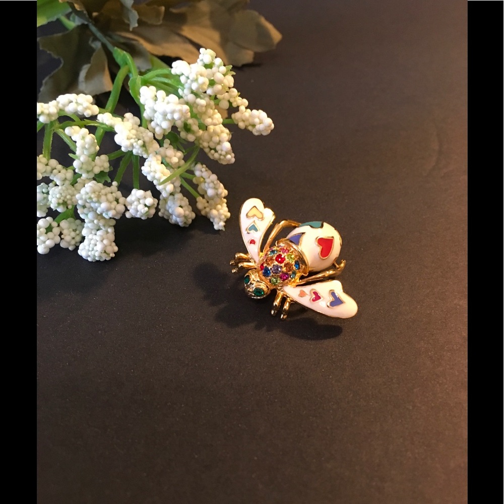 Signed Joan Rivers "lots of Love" Bee pin