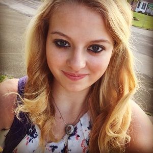 Meet your Posher, Abigail