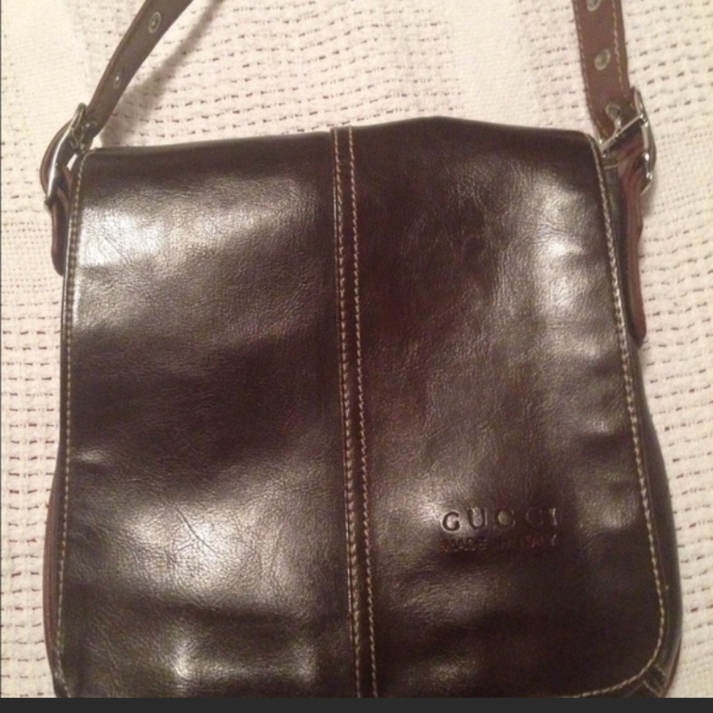 Still available! Nice Gucci crossbody !