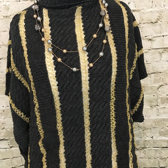 Dolman Short Sleeve Gray And Gold Sweater - Picture 3 of 7