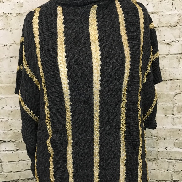 Dolman Short Sleeve Gray And Gold Sweater - Picture 4 of 7