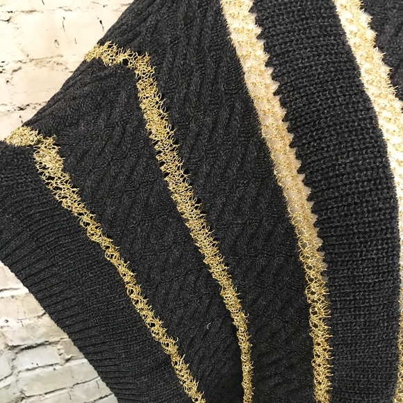 Dolman Short Sleeve Gray And Gold Sweater - Picture 6 of 7