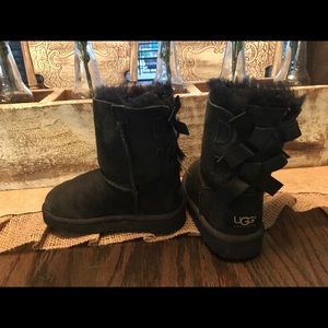 Toddler black bow UGGS
