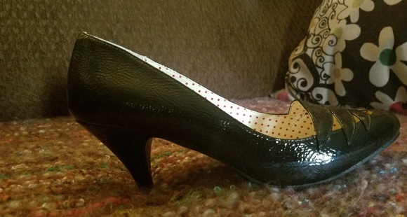 BAIT Patent Leather Retro Peep-Toe Heels - Picture 2 of 5