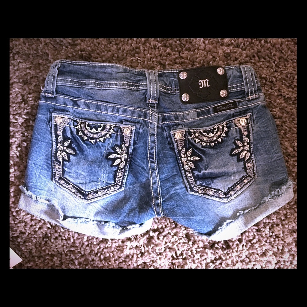 SOLD!!!!Miss Me shorts with pocket detailing