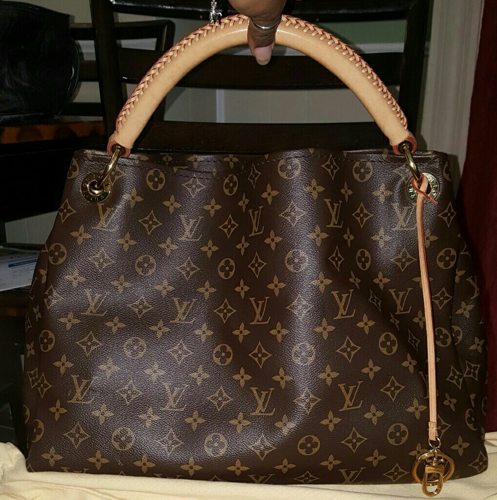 Louis Vuitton Artsy MM