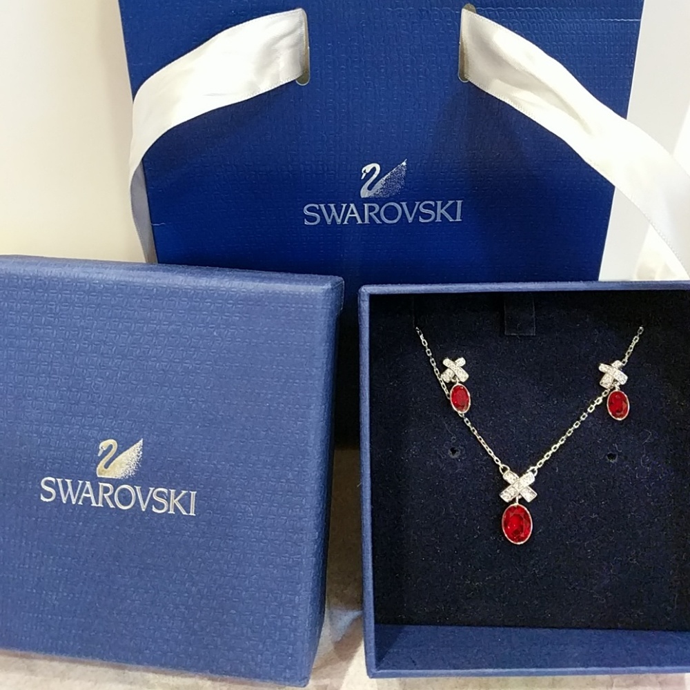 BRAND NEW Swarovski necklace and earring set