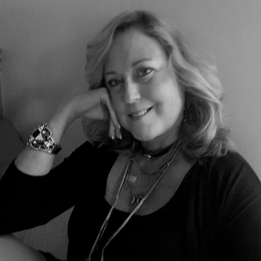 Meet your Posher, Lorie