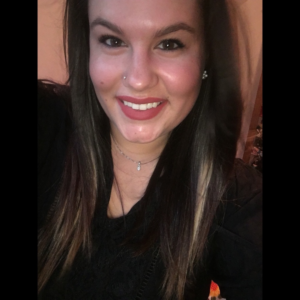Meet your Posher, Olivia