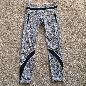 🌟FLASH SALE🌟Lululemon printed 7/8th crops