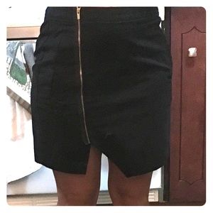 Banana Republic Asymmetrical Zip Black Mini, sz 0