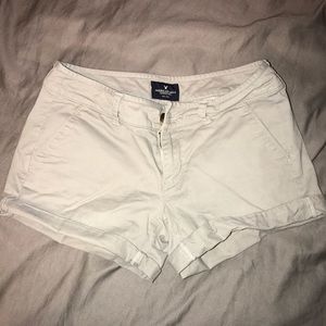 AMERICAN EAGLE light gray midi shorts