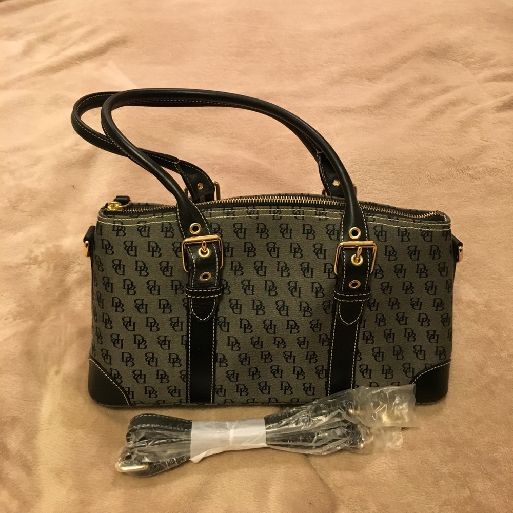 💯Authentic Dooney & Burke black Domed Satchel