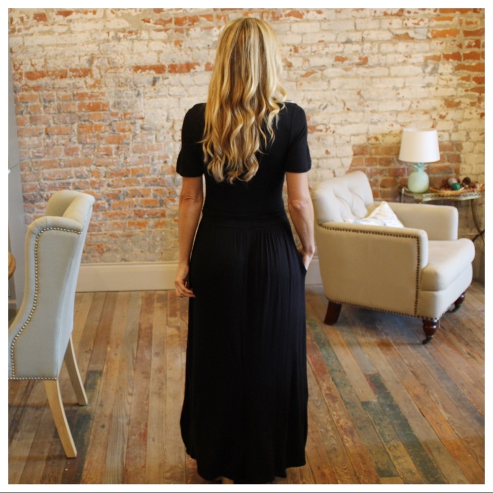 ✨LAST✨Black short sleeve twist front maxi dress - Picture 2 of 3