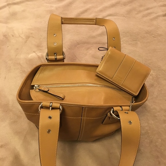 💯Coach Tan Leather Satchel &a Wallet - Picture 6 of 7