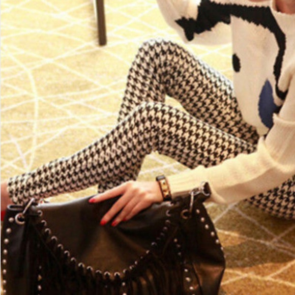 Sexy Houndstooth Leggings - Picture 2 of 4