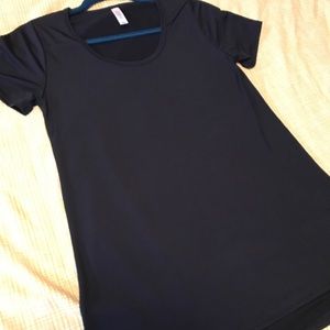 SOLD--LuLaRoe Classic Tee