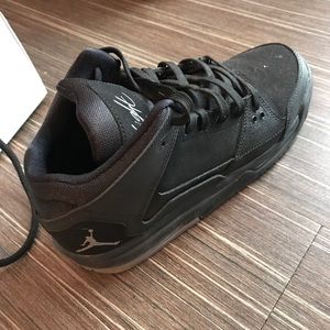 Flight black Air Jordan tennis shoes