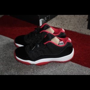 Jordan retro kids size 6 : woman's 8
