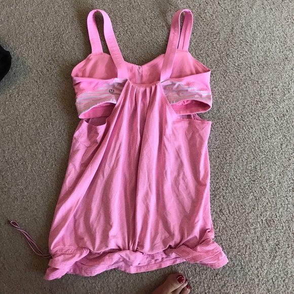 Lululemon super cute pink top tie at the bottom - Picture 2 of 3
