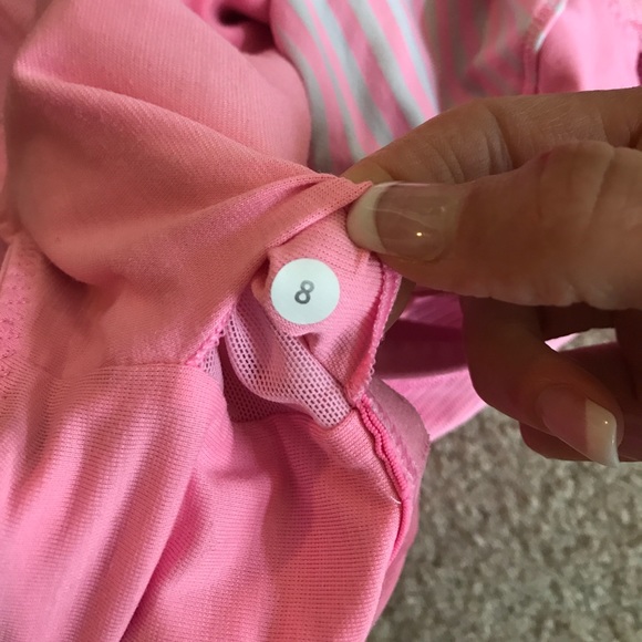 Lululemon super cute pink top tie at the bottom - Picture 3 of 3