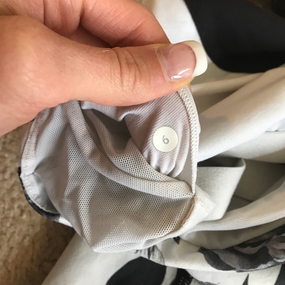 Lulu lemon adorable workout top shelf bra - Picture 3 of 3