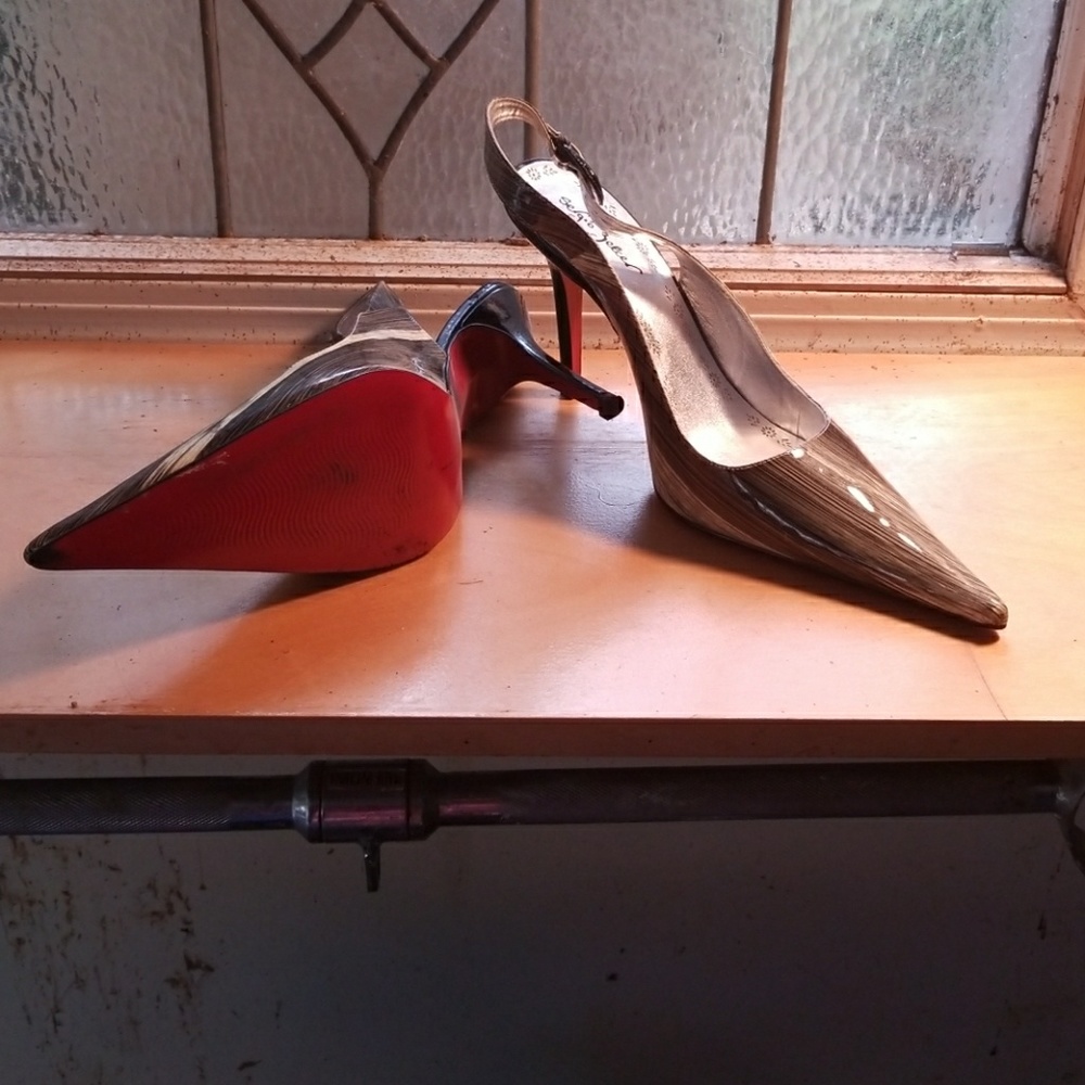 4 inch Pointed toe red bottom slings