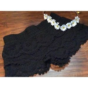 Medium black lace shorts
