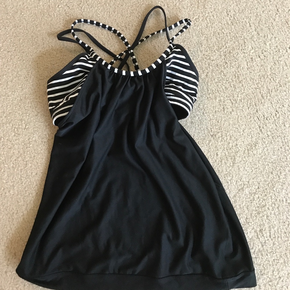 Athletics new top no tags shelf bra inside Athleta