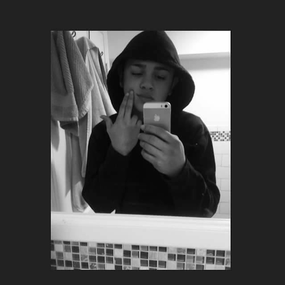 Meet your Posher, Yzack - Picture 1 of 1