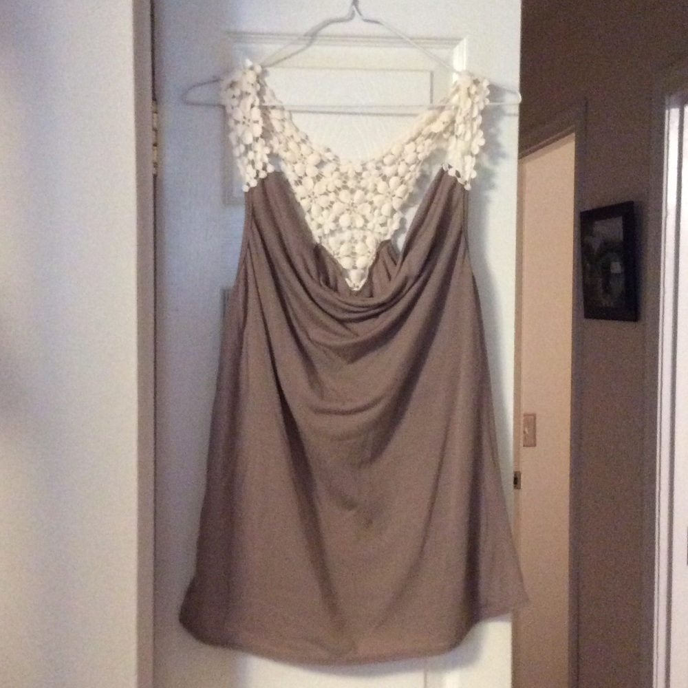 Brown scoop neck tank