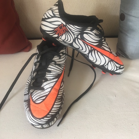 nike hypervenom size 4